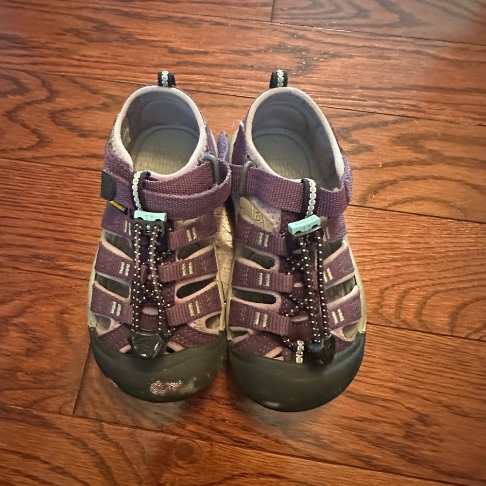 Keens Girls Shoes